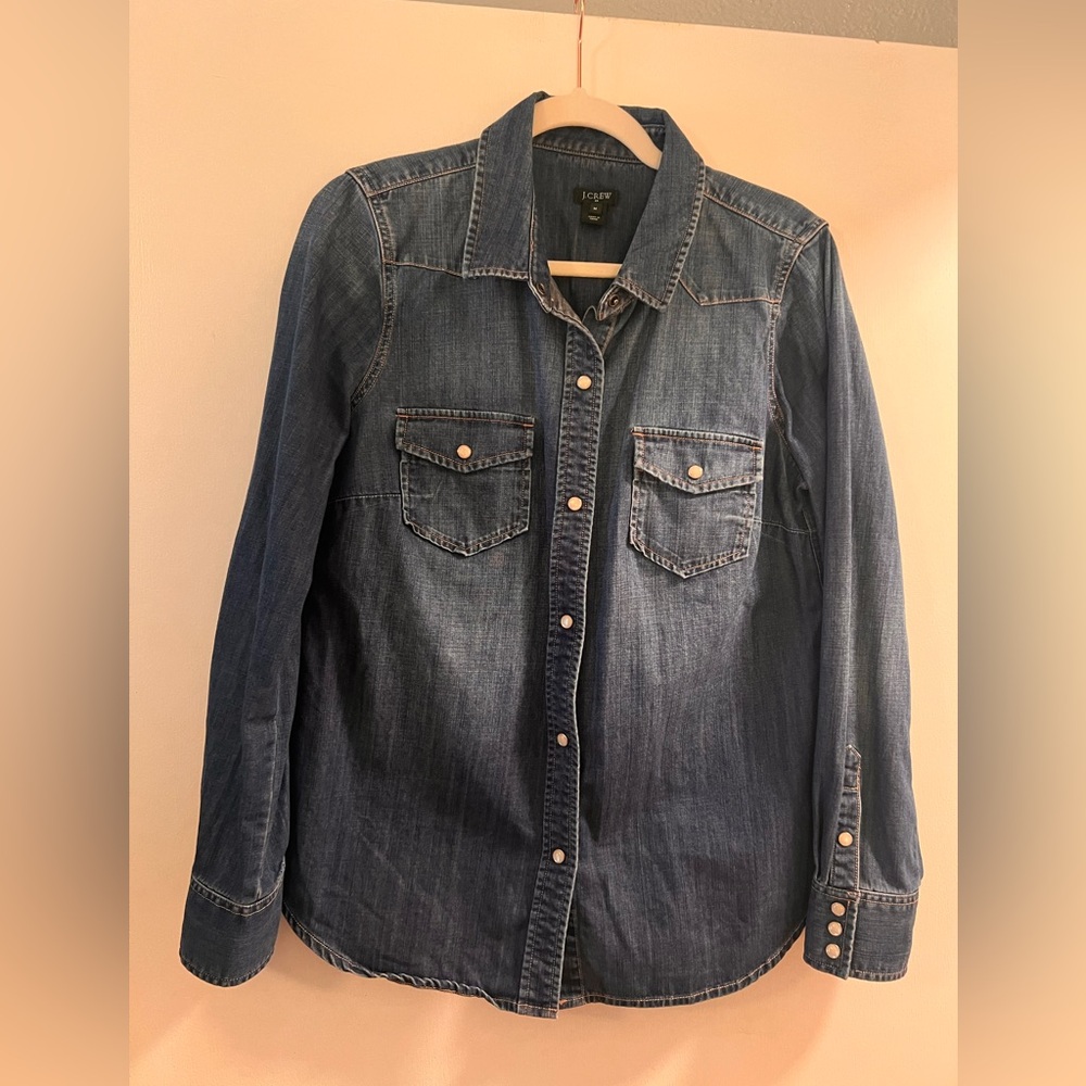 Jcrew demin pearl snap shirt, size M.